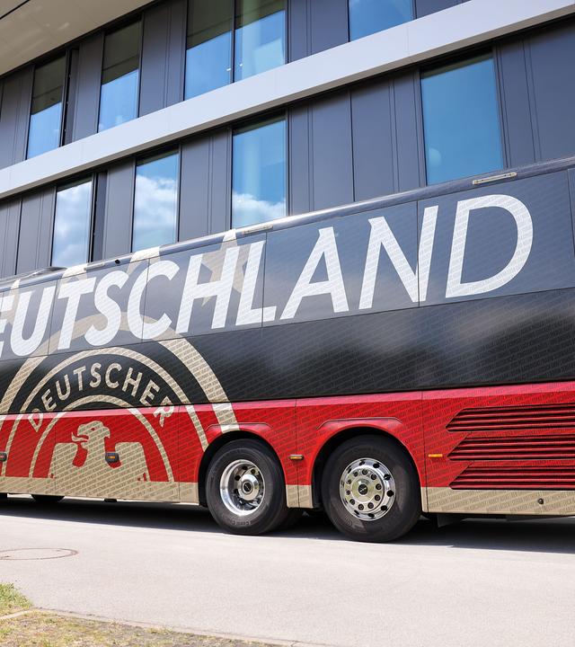 Deutsche Nationalmannschaft verabschiedet sich mit öffentlichem Training aus Deutschland