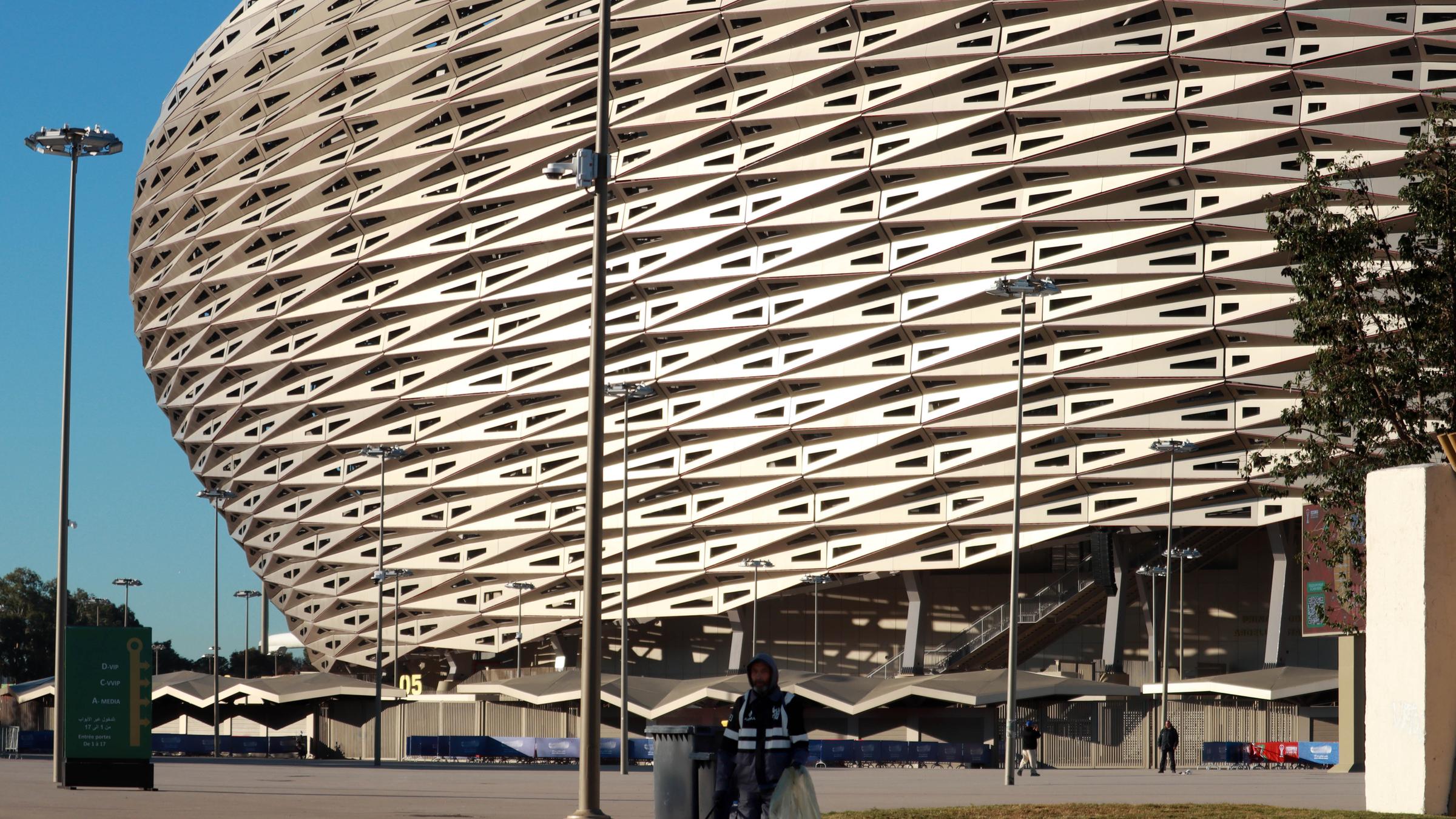 Die Fassade des Nationalstadions von Rabat in Marokko.