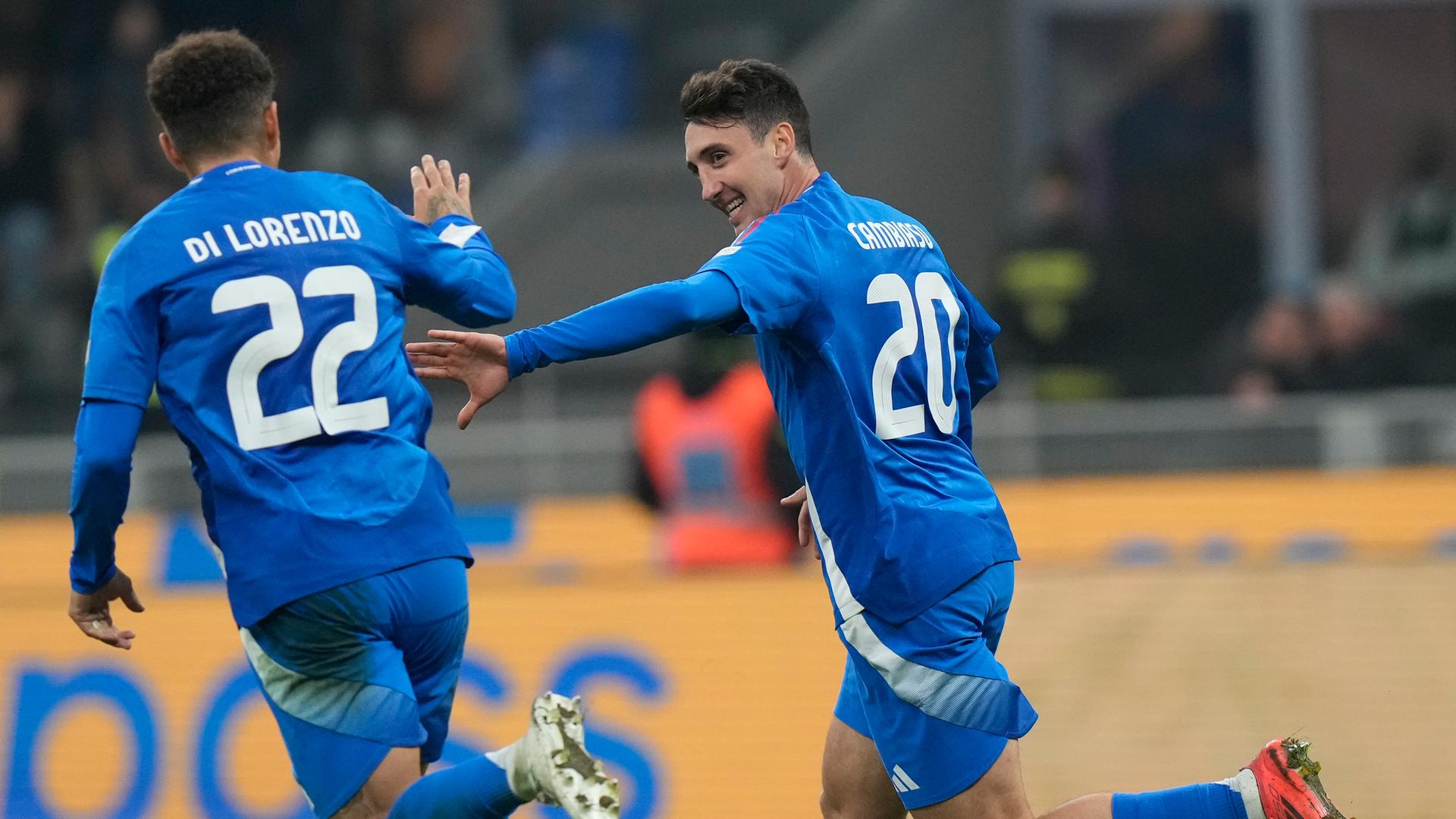 Italiens Andrea Cambiaso (r) jubelt über seinen Treffer zum 1:1