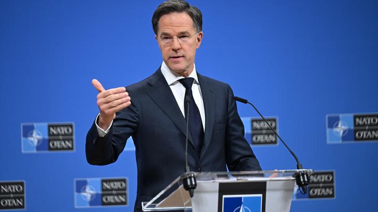 NATO-Generalsekretär Mark Rutte präsentiert den Jahresbericht 2025 während einer Pressekonferenz