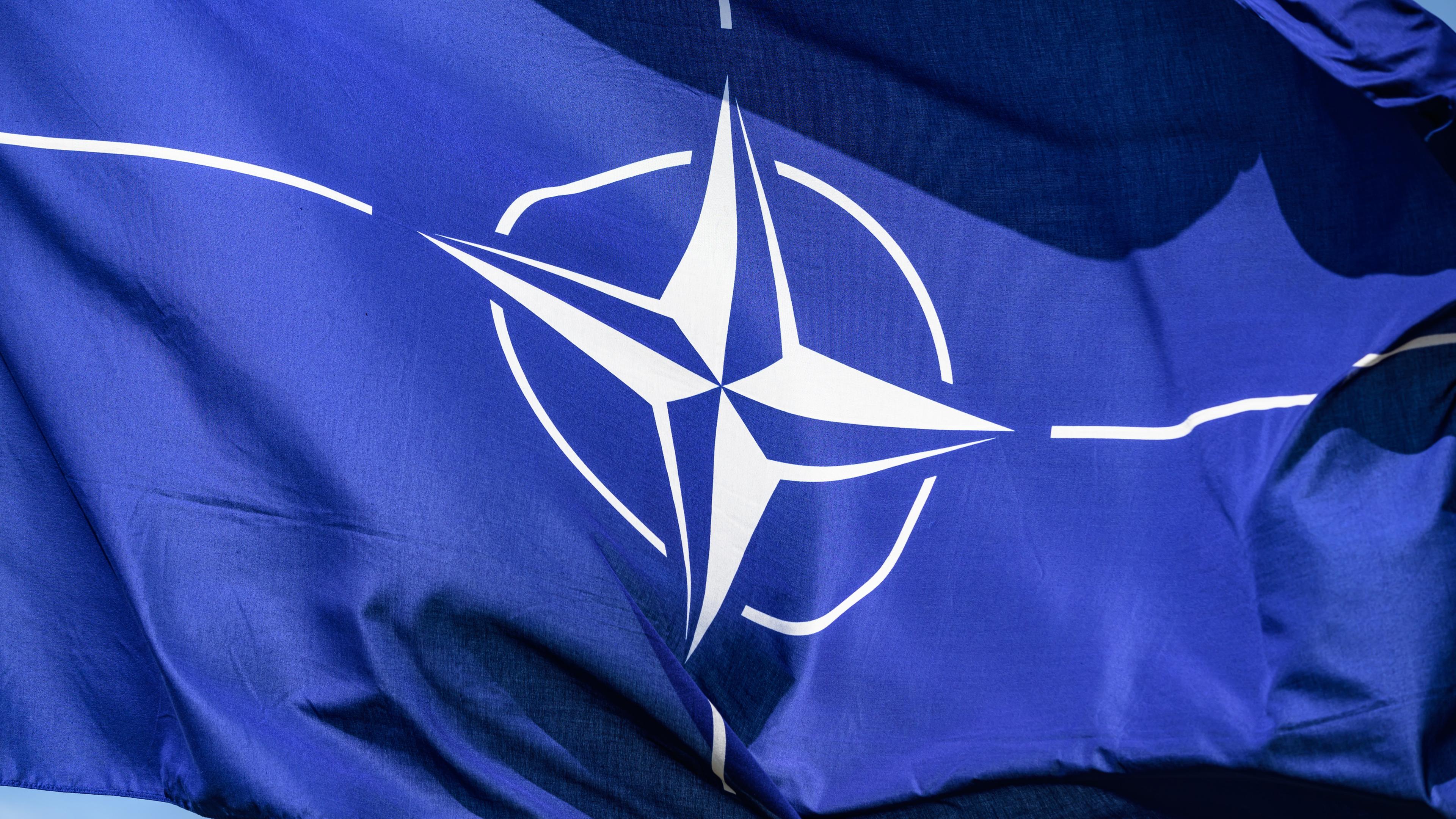 Eine Flagge der Nato