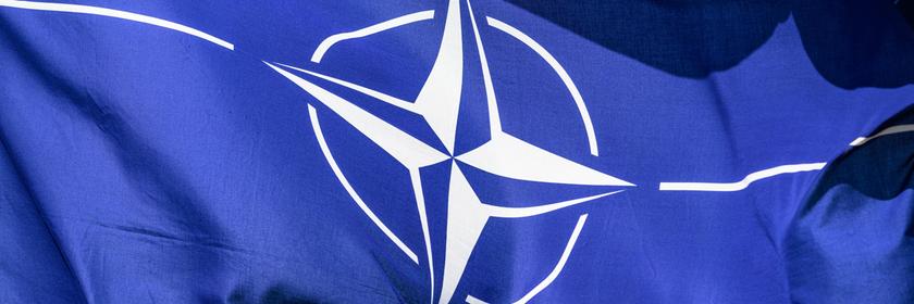 Eine Flagge der Nato
