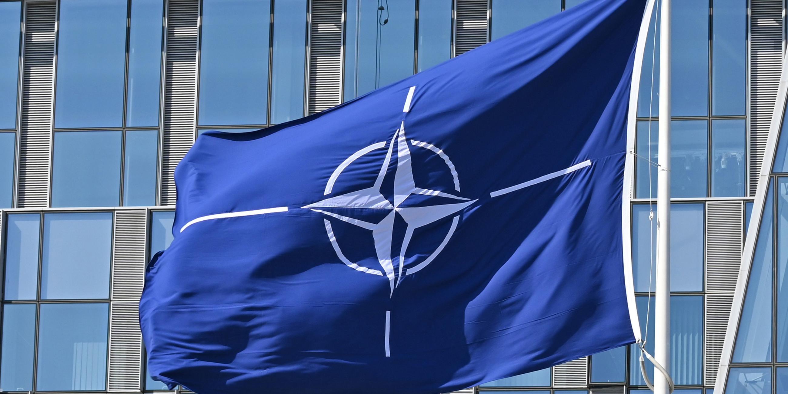 Flagge der Nato