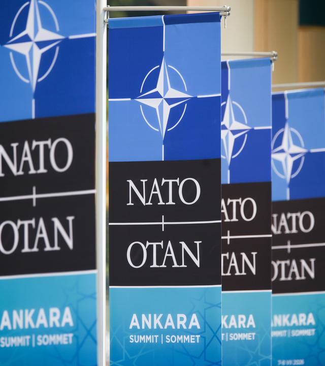 NATO-Flaggen beim Gipfel in Ankara