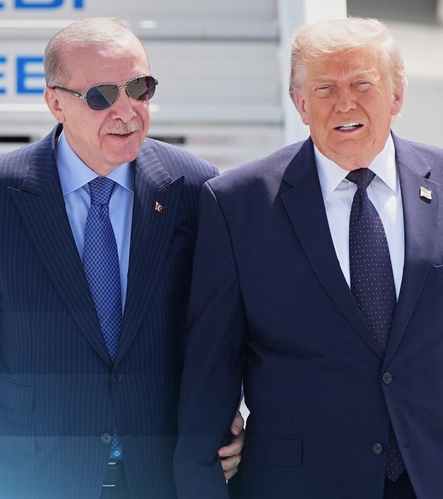 US-Präsident Trump bei der Ankunft in Ankara. Neben ihm der türkische Präsident Erdogan.