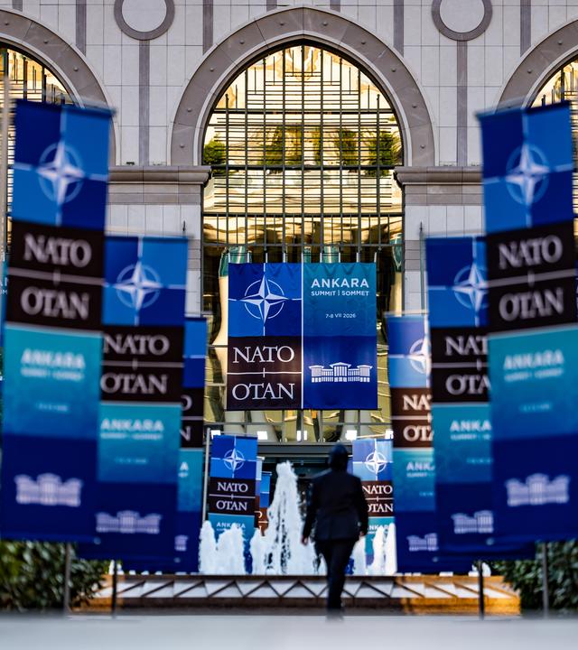 Türkei, Ankara: Blick auf den Präsidentenpalast, den Gipfelort beim NATO-Gipfel, dem Treffen des Nordatlantikrats auf Ebene der Staats- und Regierungschefs