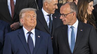 NATO-Gipfel in Ankara (Türkei) - Donald Trump (l.) und Friedrich Merz, aufgenommen am 07.07.2026