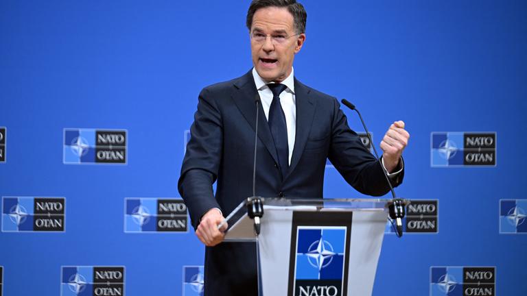 Mark Rutte bei einer PK vor dem Treffen der NATO-Verteidigungsminister