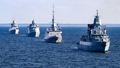 Kriegsschiffe verschiedenere Nationen nehmen am maritimen Großmanöver «Northern Coasts 23» in der Ostsee vor der Küste Lettlands teil.