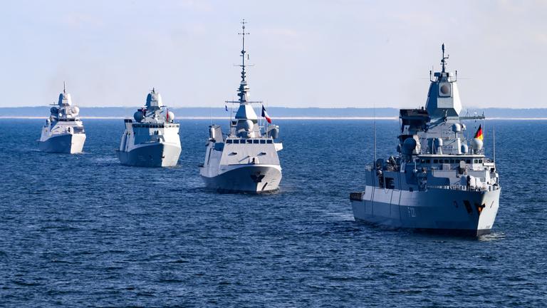 Kriegsschiffe verschiedenere Nationen nehmen am maritimen Großmanöver «Northern Coasts 23» in der Ostsee vor der Küste Lettlands teil.