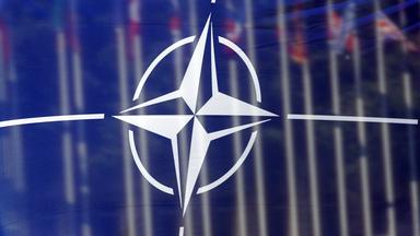 Nato-Flagge weht auf dem Adazi-Militärstützpunkt in Litauen