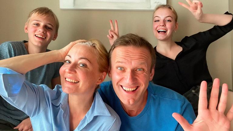 Alexej und seine Familie in der Charité im Jahr 2020, unmittelbar nach