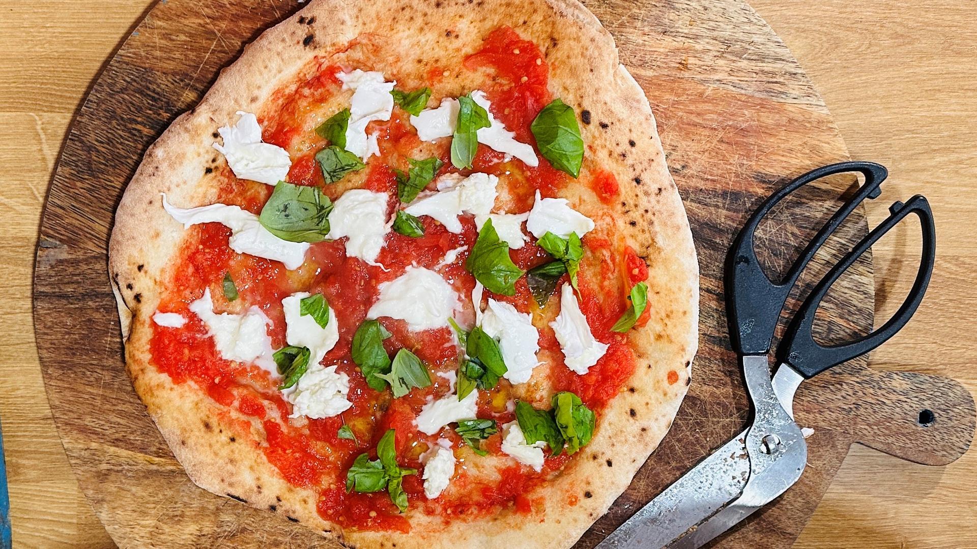 Neapolitanische Pizza Margherita