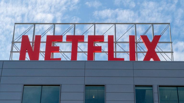 Das Logo von Netflix ist auf einem Gebäude des Videostreaming-Anbieters zu sehen. Aufgenommen am 31.01.2024 in Los Angeles