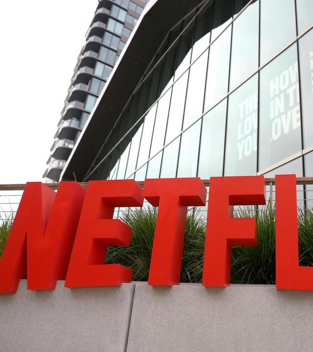Das Netflix-Logo wird am 12. Mai 2026 in einem Firmenbüro in Los Angeles, Kalifornien, gezeigt.