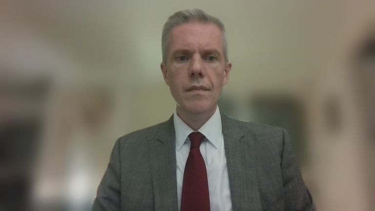 Militär-Ökonom Dr. Marcus Keupp im Livestream dazugeschaltet über einen Zoom-Call.