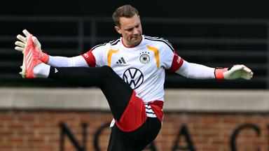 Manuel Neuer im DFB-Training dabei.
