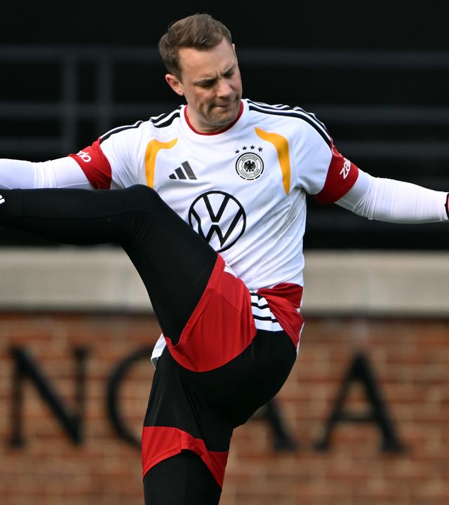 Manuel Neuer im DFB-Training dabei.