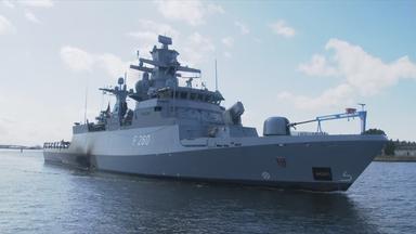 Marineschiff auf dem Wasser