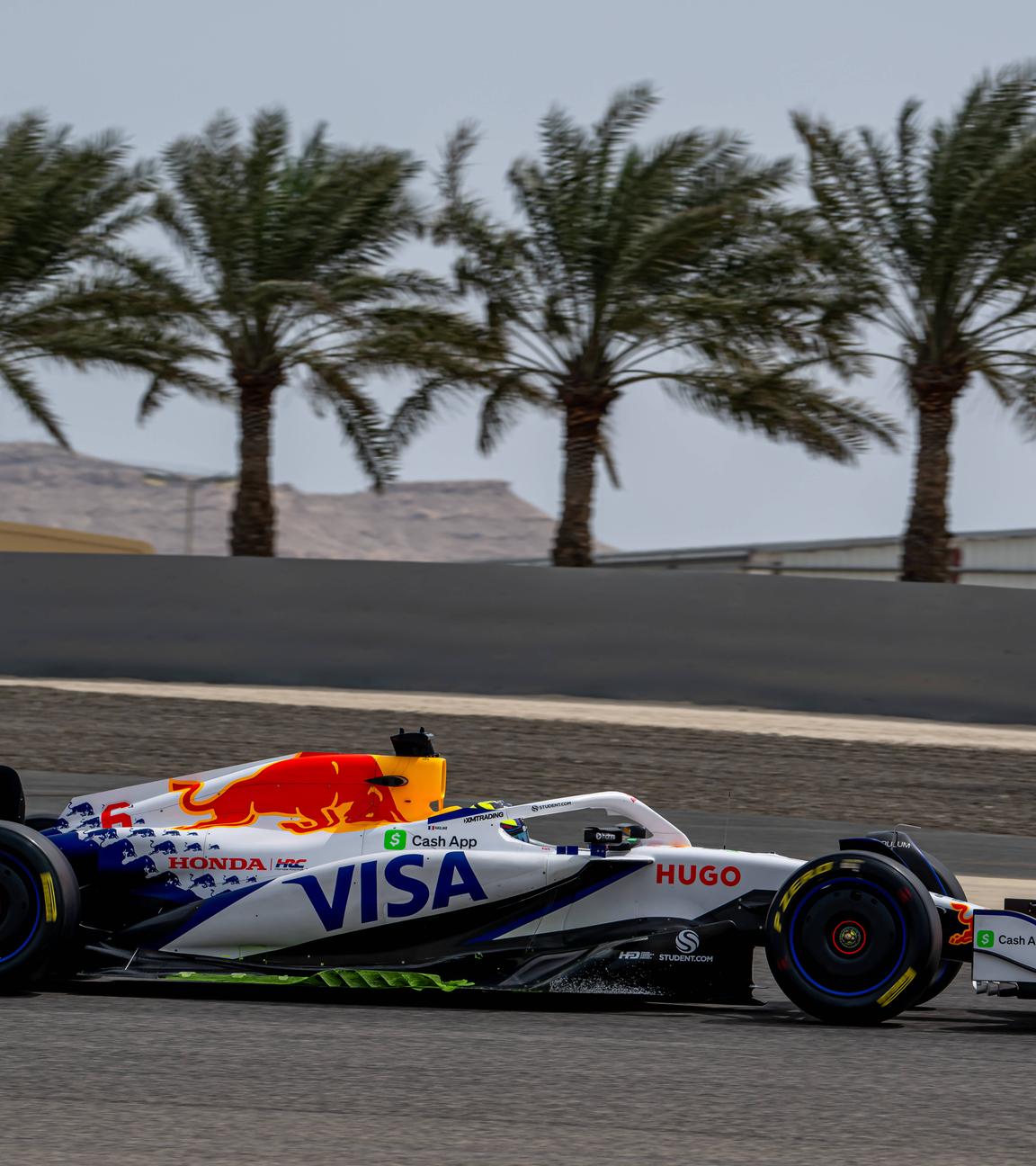 Isack Hadjar fährt bei Rests in Bahrain den neuen Racing Bulls VCARB 02