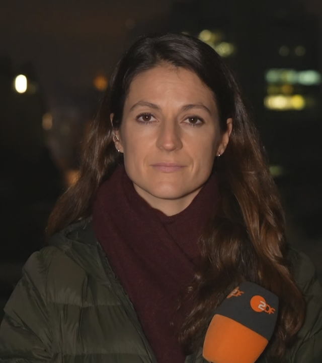 Alica Jung vor Kiew bei Nacht