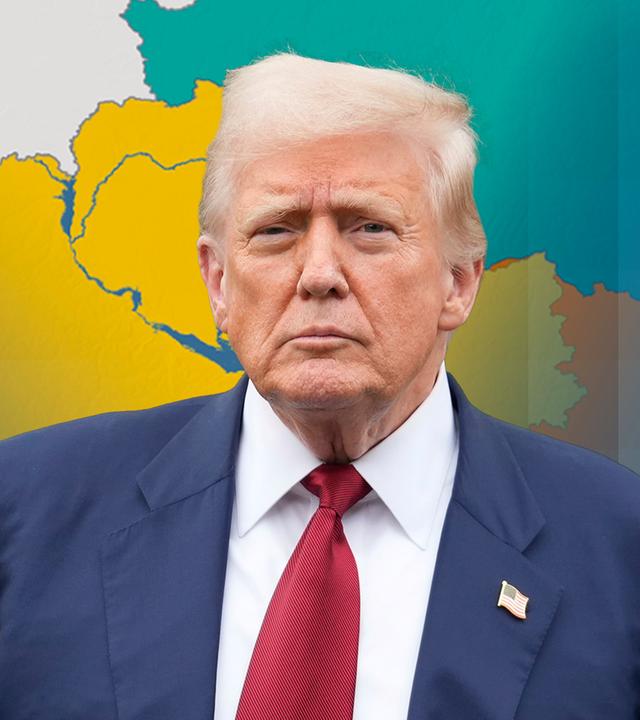 Trump vor einer Karte der Ukraine