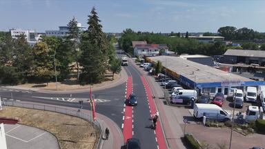 Straße mit neuem Verkehrskonzept