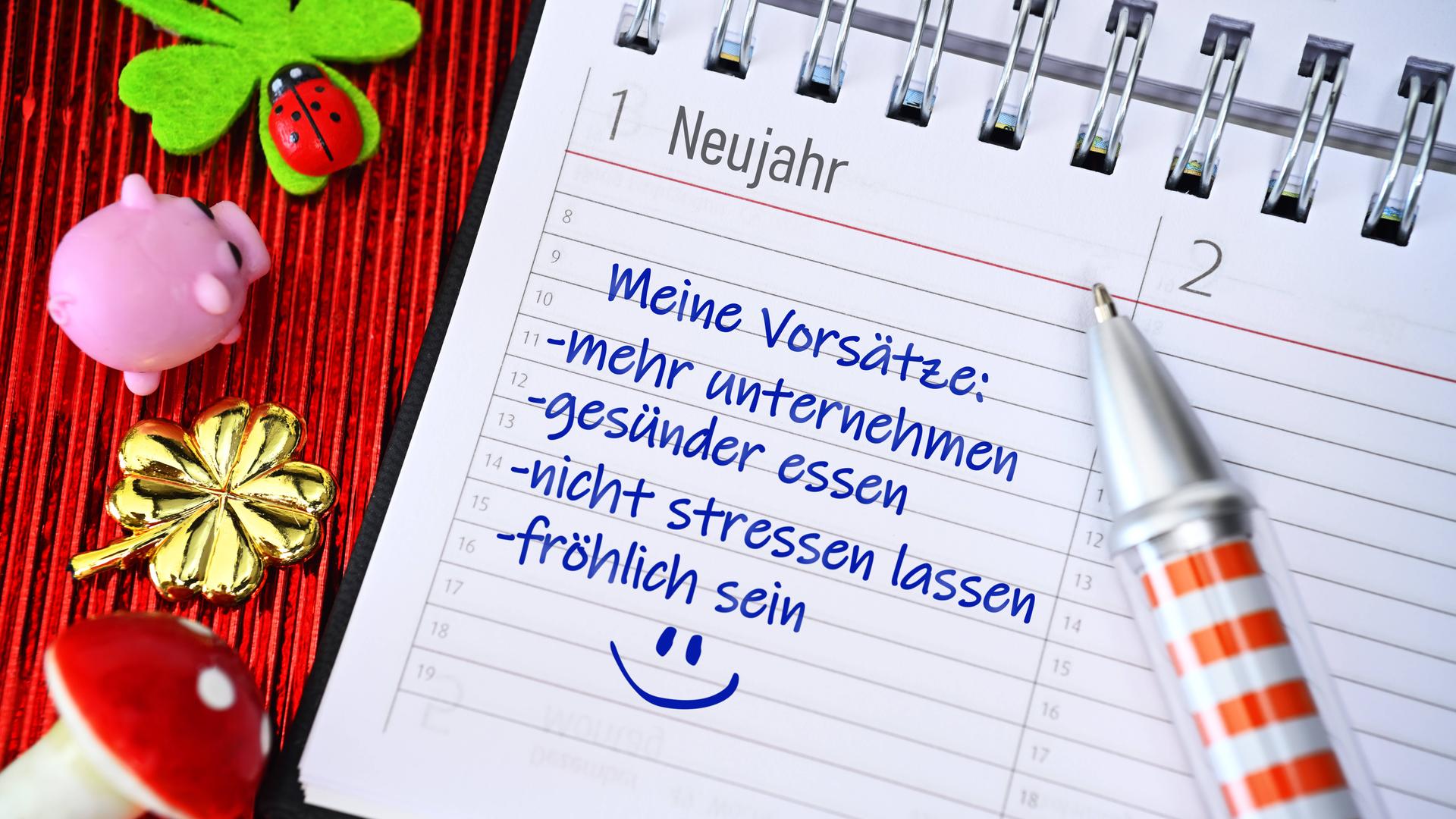 Kalender-Ausschnitt Neujahr mit Eintrag "Meine Vorsätze" und Aufzählung von Beispielen.