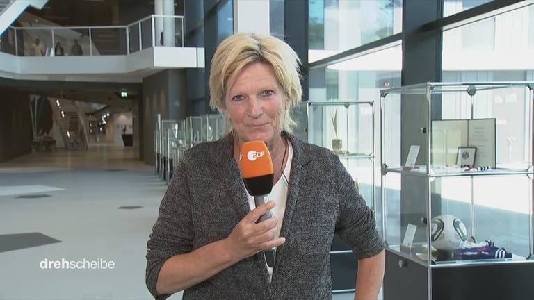 Claudia Neumann in der DFB-Zentrale in Frankfurt.