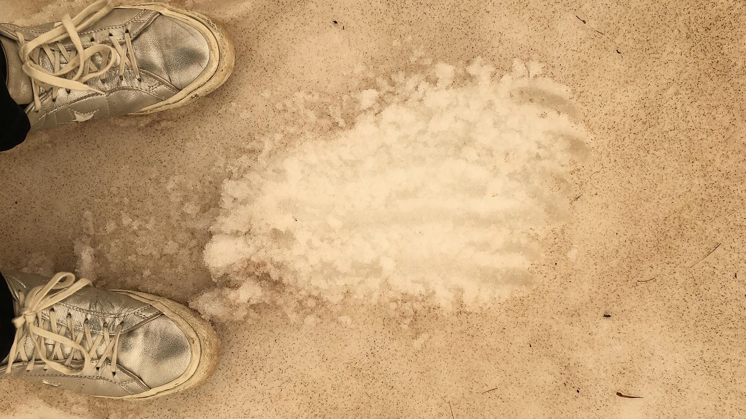 "Karamelisierter" Schnee auf dem Franz Josef Gletscher in Neuseeland.