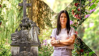 Mai Thi Nguyen-Kim steht auf dem Friedhof Ohlsdorf in Hamburg, vor dem Grab von Jan Fedder.