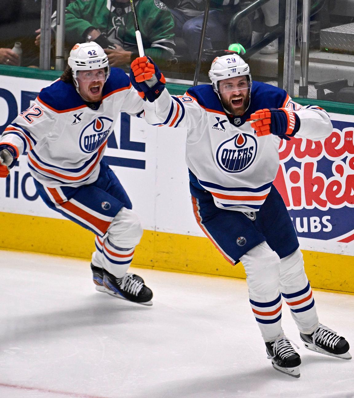 Leon Draisaitl (29) und Kasperi Kapanen (42)
