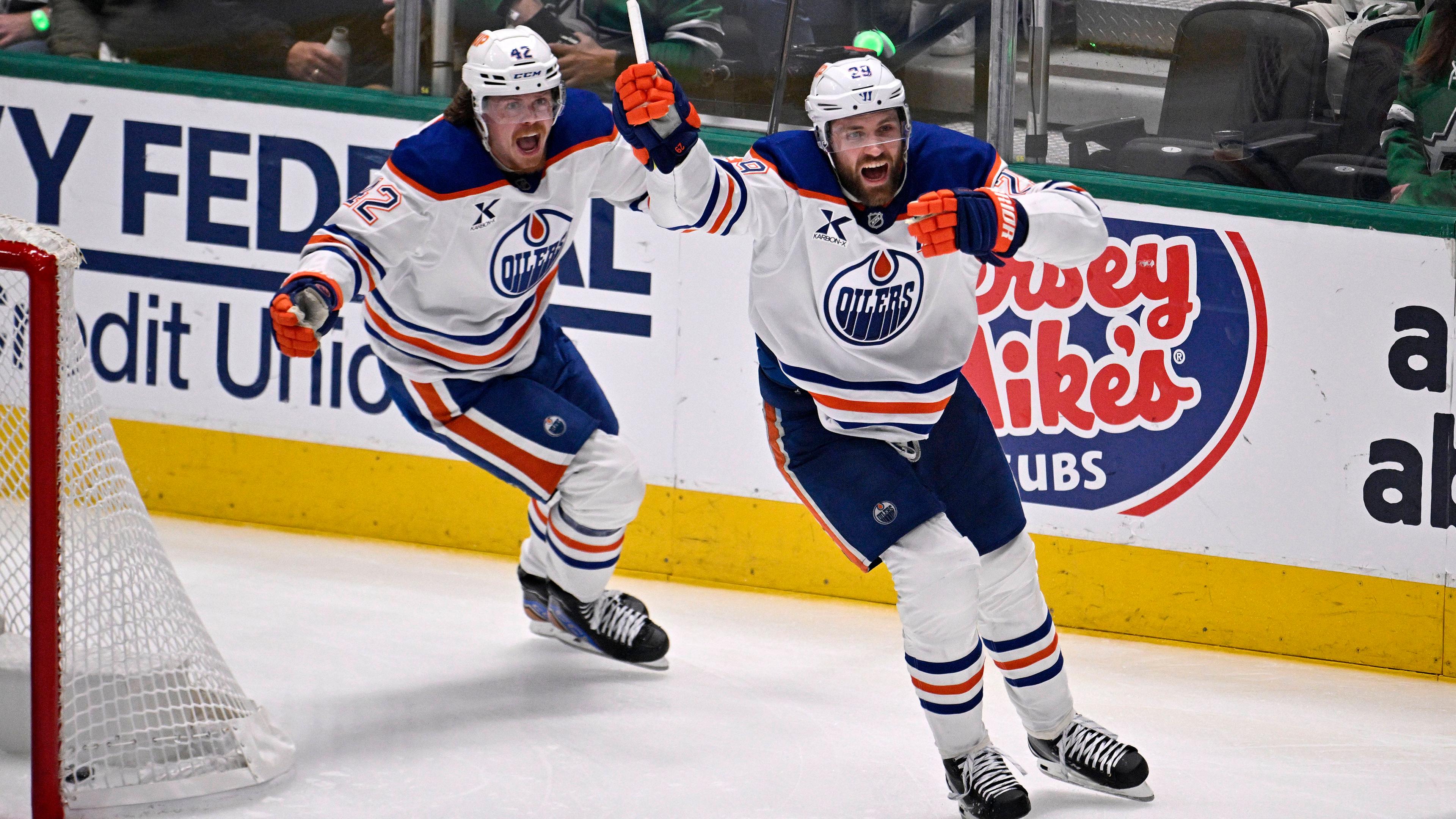 Leon Draisaitl (29) und Kasperi Kapanen (42)
