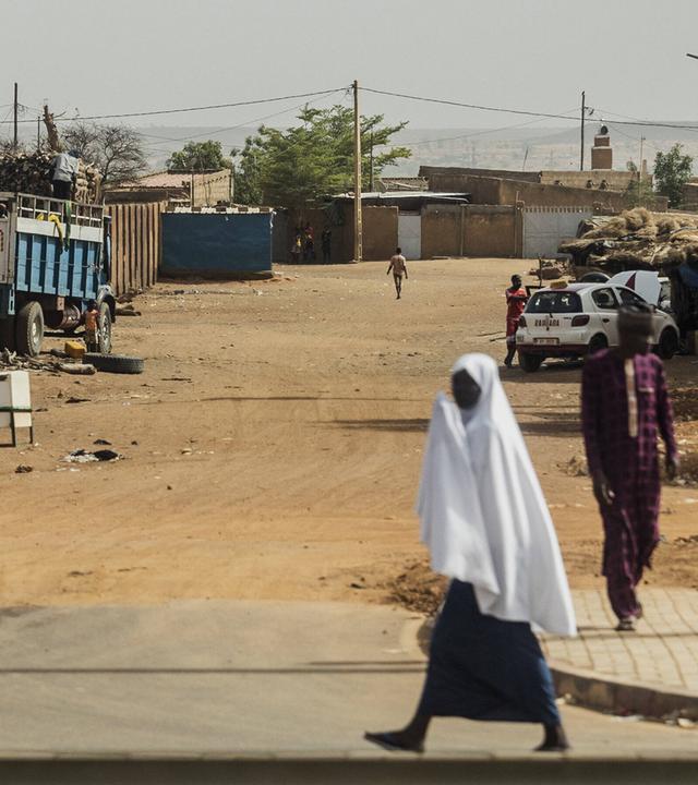 Blick in eine Seitenstraße von Niamey, der Haupstadt von Niger. (Archiv)