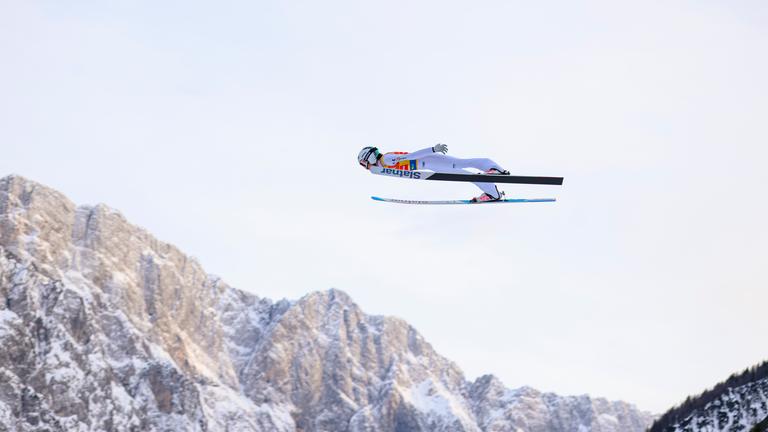 Skispringerin Nika Prevc im Training auf der Skiflugschanze in Planica