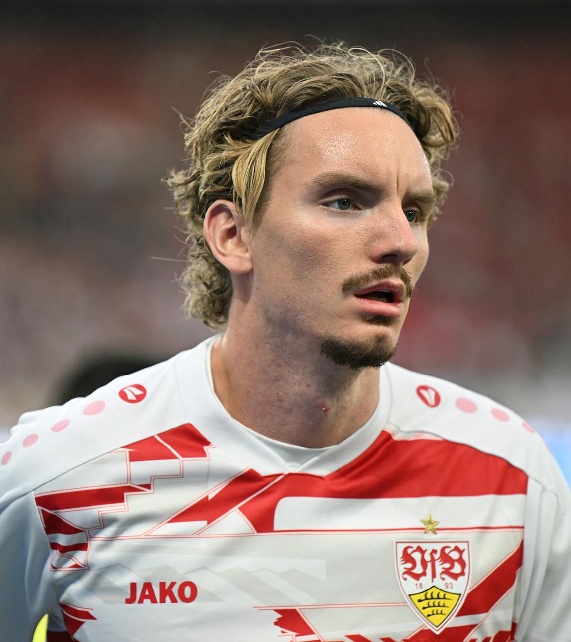 Nick Woltemade (VfB Stuttgart) beim Aufwärmen.