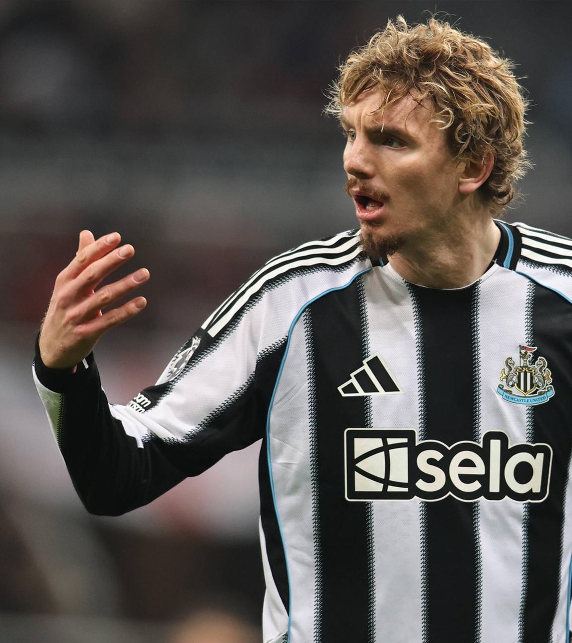 Nick Woltemade von Newcastle United im Einsatz während des Premier-League-Spiels gegen Manchester City im St. James’ Park in Newcastle.