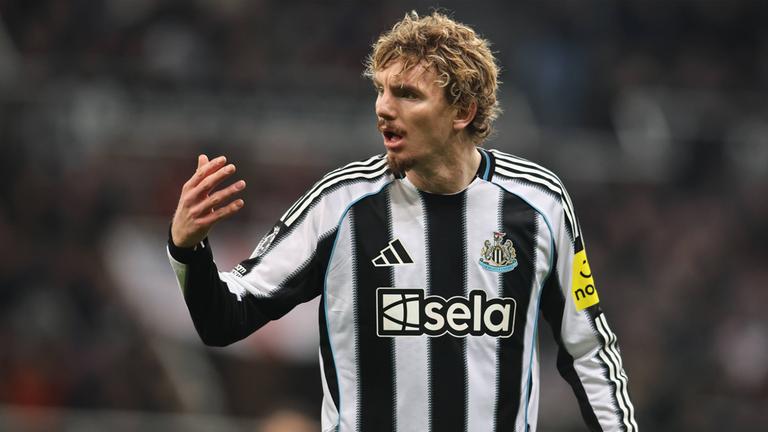 Nick Woltemade von Newcastle United im Einsatz während des Premier-League-Spiels gegen Manchester City im St. James’ Park in Newcastle.