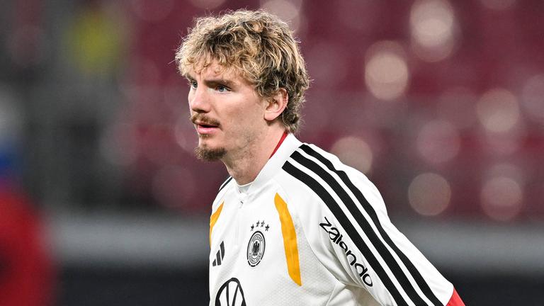 Fußballer Nick Woltemade in Aktion im Spiel zwischen Deutschland und der Slowakei am 17.11.2025 in der Red Bull Arena in Leipzig.