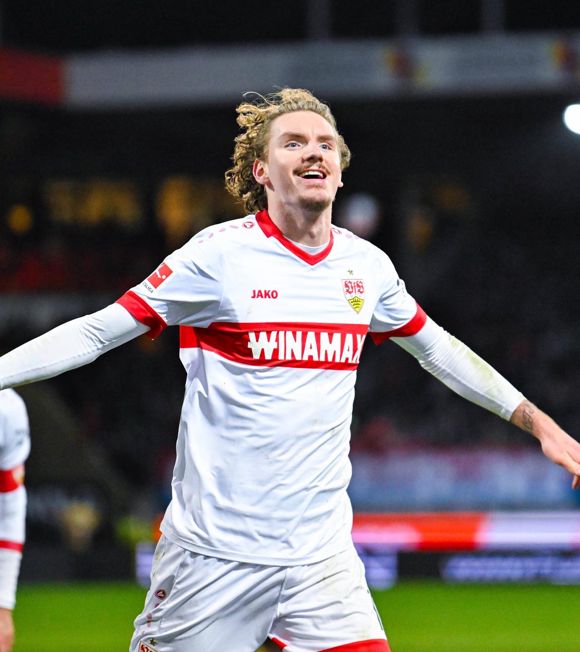 Nick Woltemade bejubelt ein Tor während eines Spiels in der Bundesliga