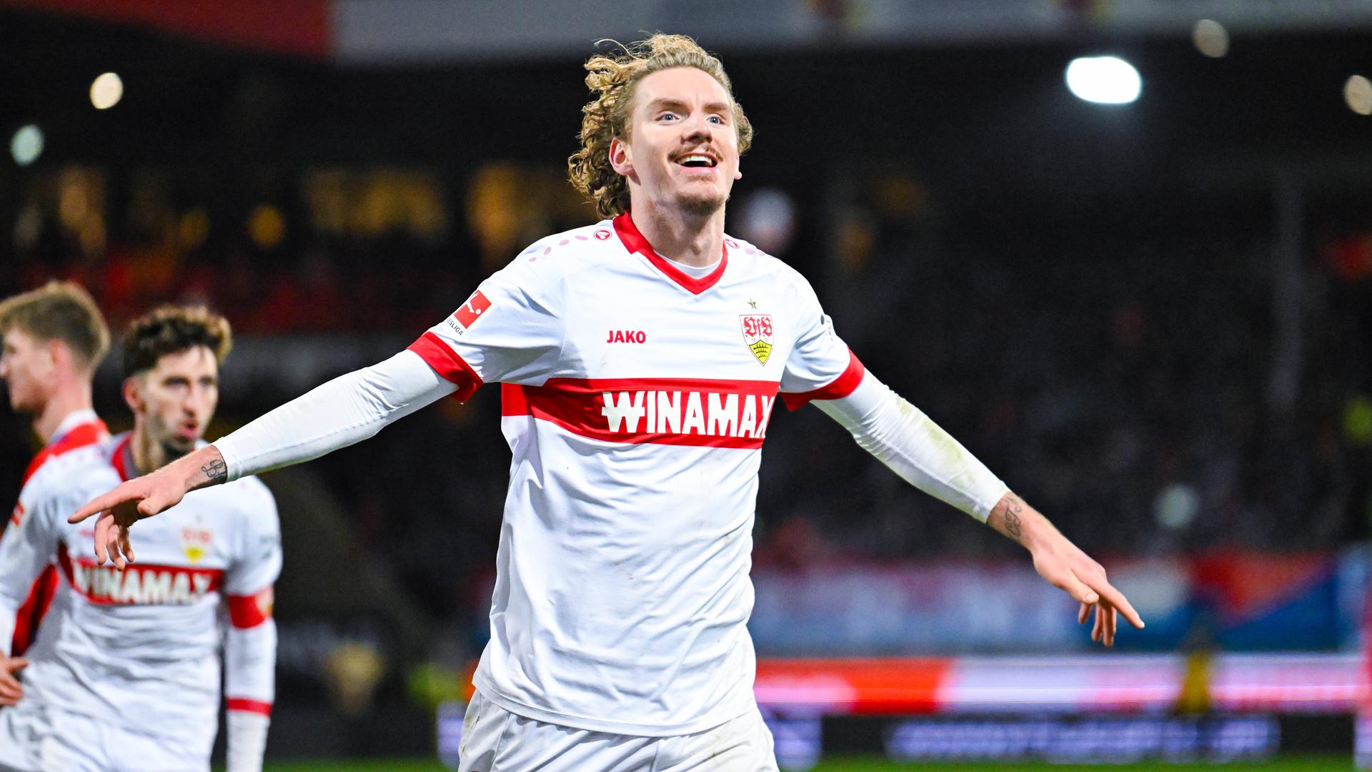 Nick Woltemade bejubelt ein Tor während eines Spiels in der Bundesliga