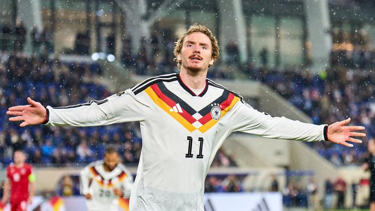 Nick Woltemode jubelt naxh seinem Tor gegen Luxemburg.