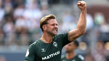 Niklas Füllkrug jubelt über sein Tor zum 0:2 im Spiel zwischen Lüneburger SK und Werder Bremen.