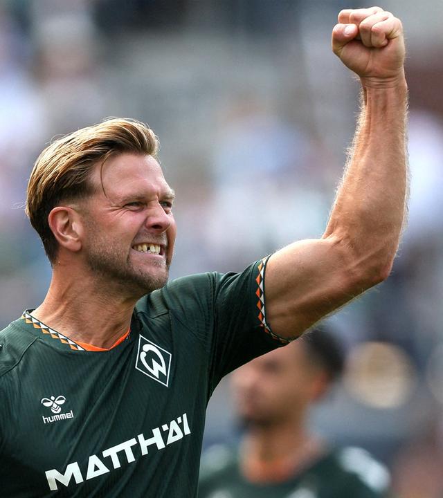 Niklas Füllkrug jubelt über sein Tor zum 0:2 im Spiel zwischen Lüneburger SK und Werder Bremen.