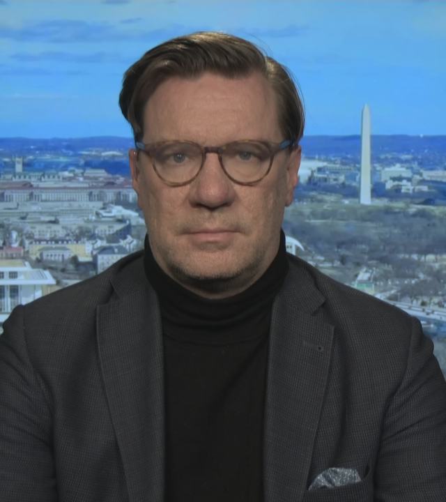 Militärexperten Nico Lange in Jacket und Rollkragenpullover