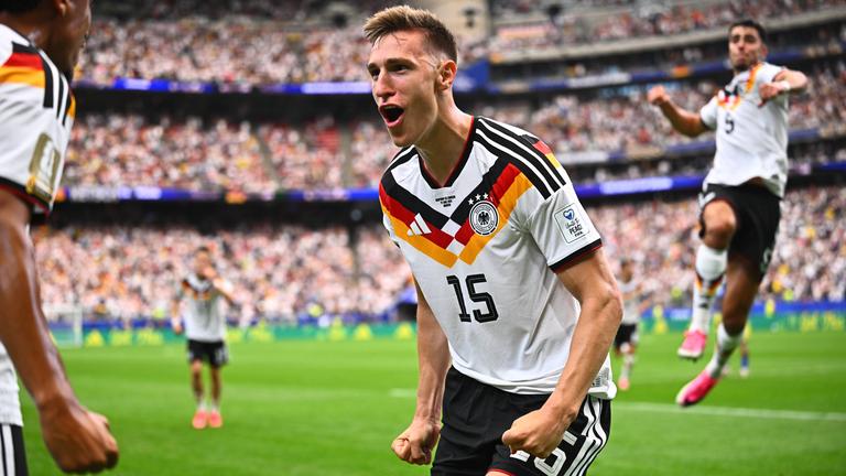 Der deutsche Nationalspieler Nico Schlotterbeck jubelt nach seinem Treffer zum 2:1 gegen Curacao 