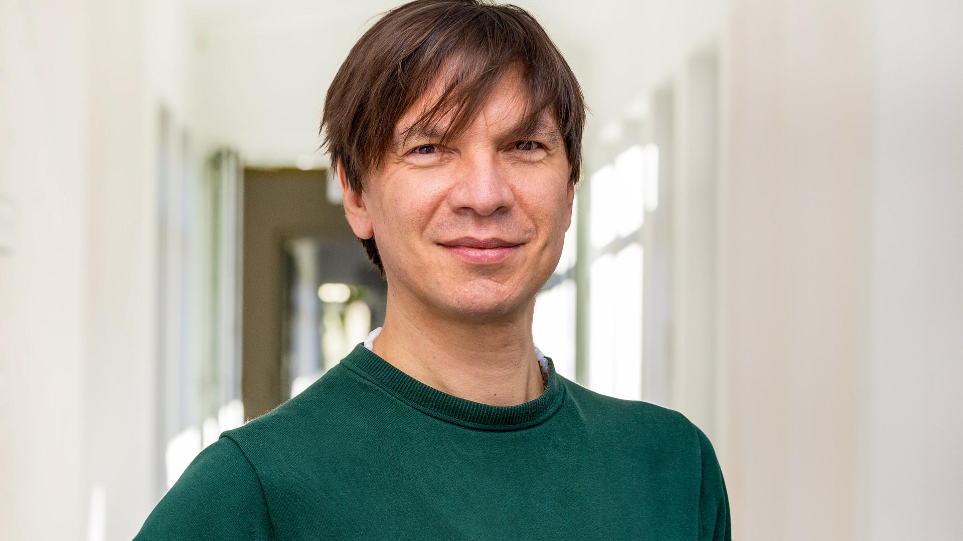 Dr. Nicolas Flores-Herr