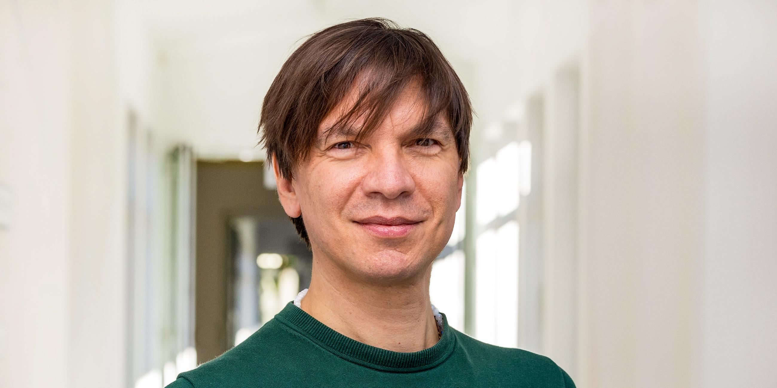 Dr. Nicolas Flores-Herr