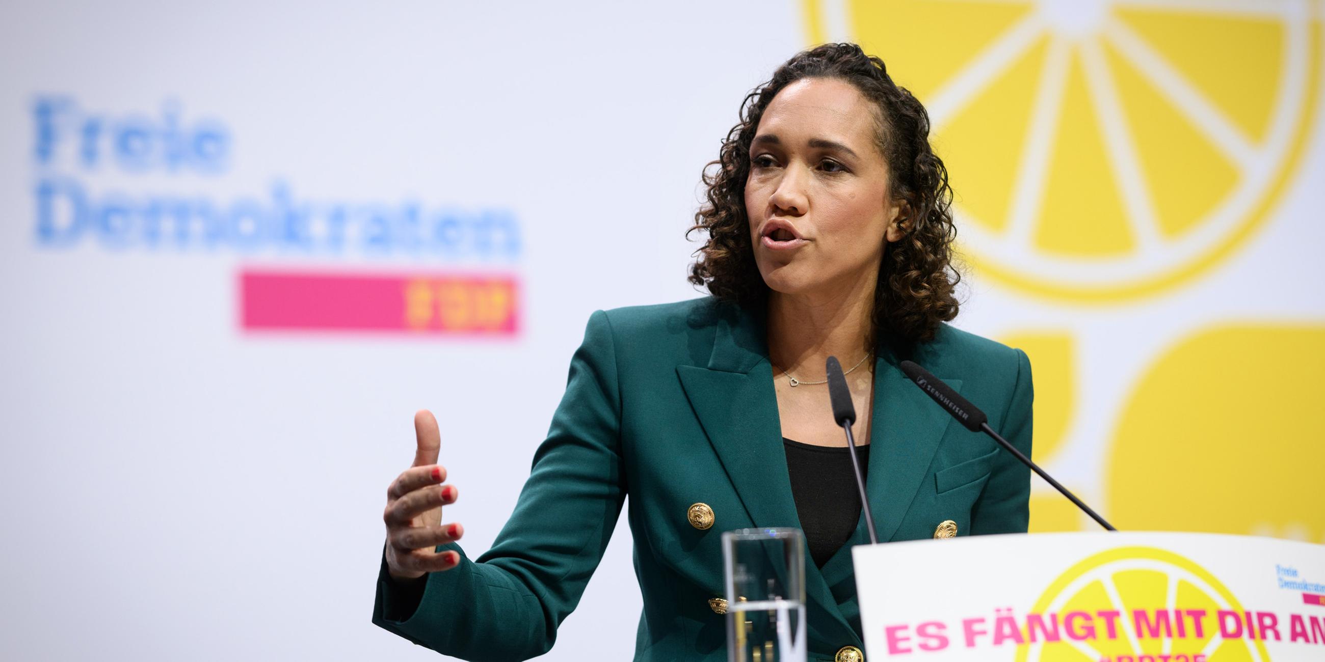 Generalsekretärin der FDP Nicole Büttner spricht auf dem 76. Ordentlicher FDP-Bundesparteitag am 17.05.2025