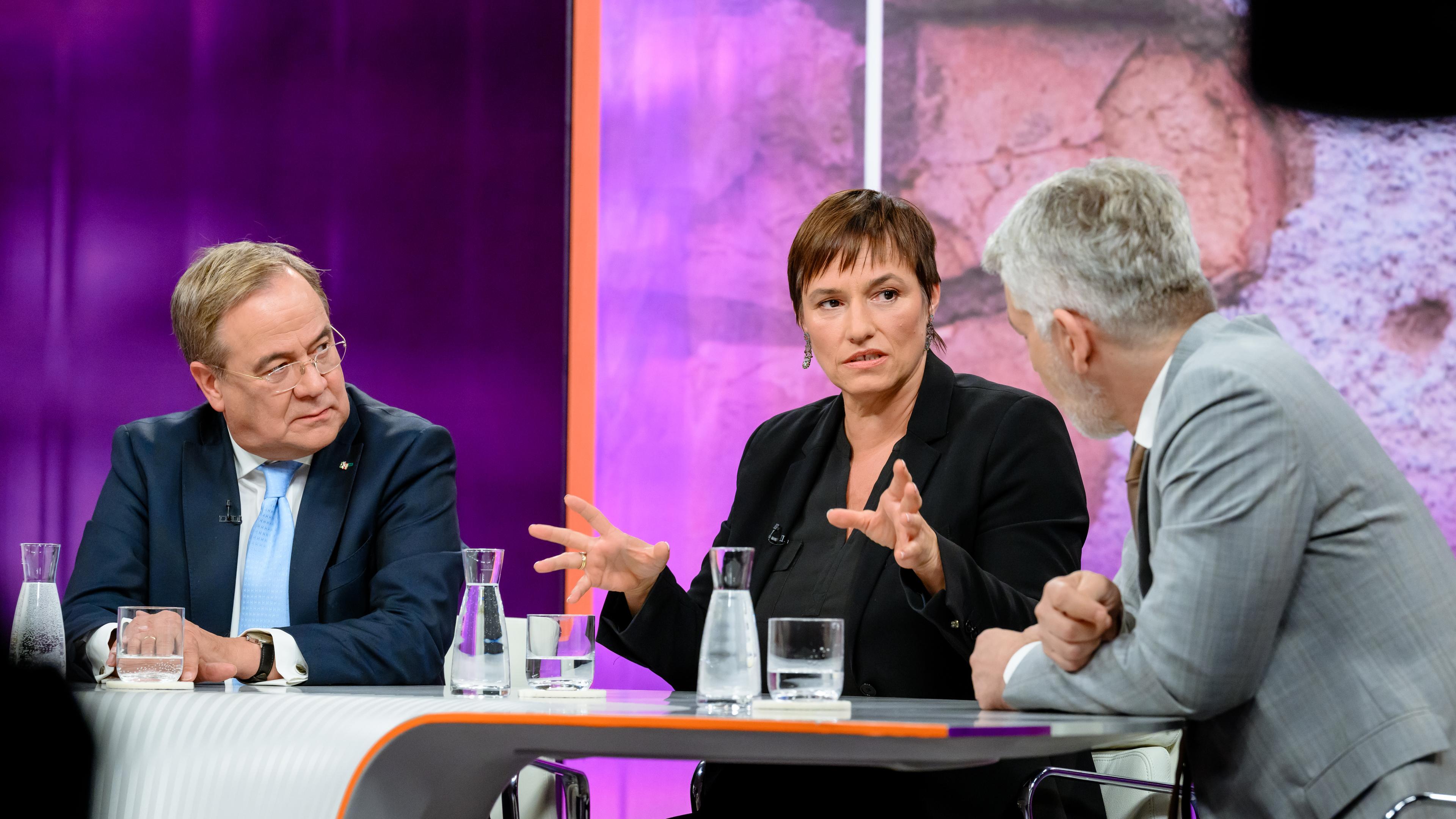 Nicole Deitelhoff bei "maybrit illner"
